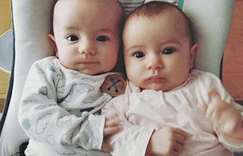 «Y por fin les vimos las caritas a Mateo y Sarah» «Y por fin les vimos las caritas a Mateo y Sarah»